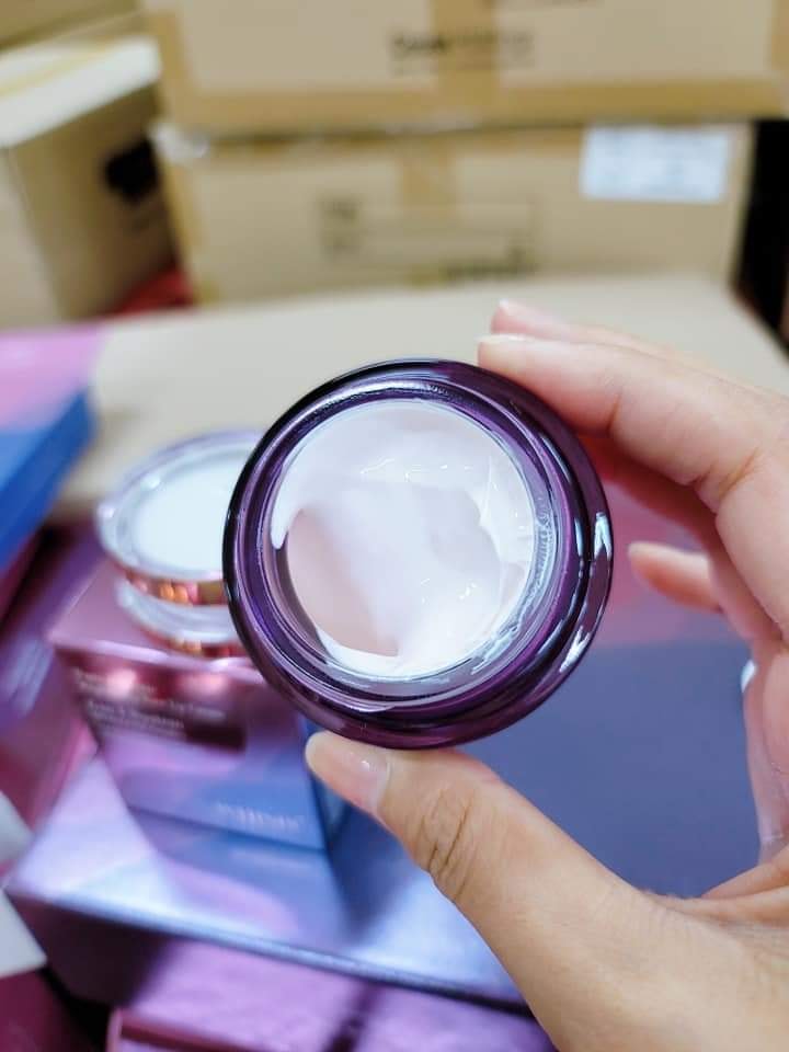 serum-tri-nam-tan-nhang-whisis-6 Kem Dưỡng Ẩm Trắng Da WHISIS Pure Esthetic Brightening Tone Up Cream Nâng Tone 50g
